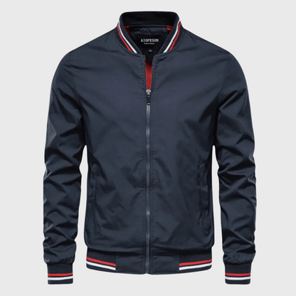 Granatowa kurtka bomber Luca męska prezentowana na modelu