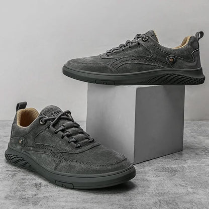 Sneakersy Colton Grand premium – zbliżenie na fakturę zamszu